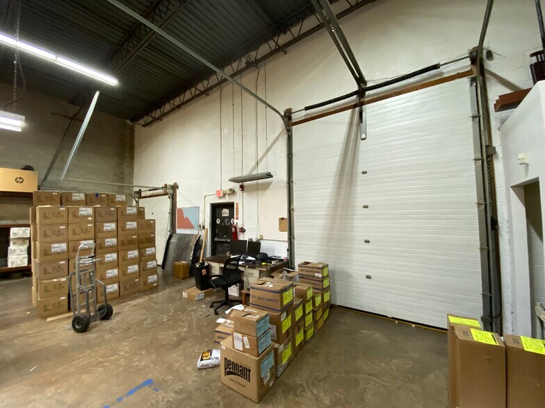 More Photos Of 164 Railroad Dr, Warminster Warehouse For Lease