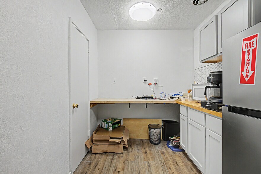 More Photos Of 1614 Holland St, Houston Office For Sale