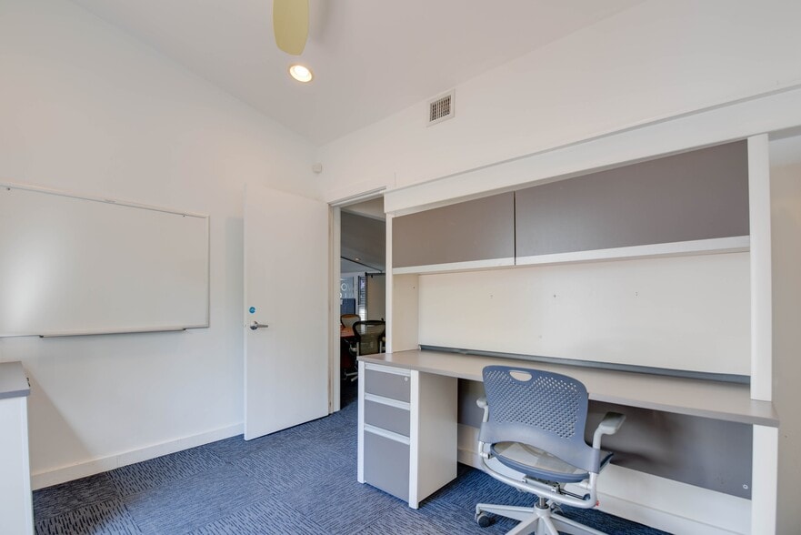 More Photos Of 701 Simonton St, Key West Office For Sale
