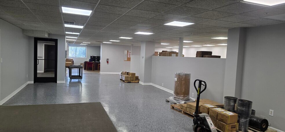 More Photos Of 6465 N Avondale Ave, Chicago Manufacturing For Sale