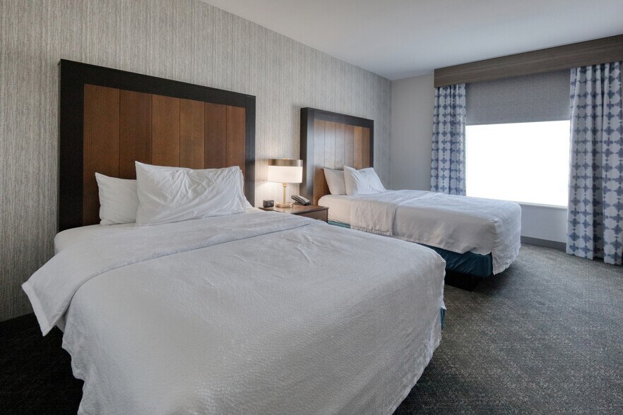 More Photos Of 123 Huvar St, Victoria Hotel For Sale