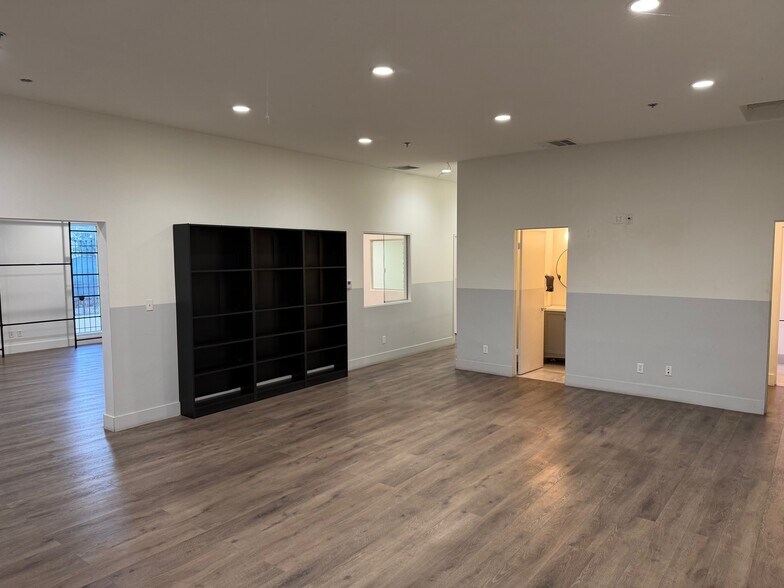 More Photos Of 2105 Edwards Ave, South El Monte Showroom For Lease