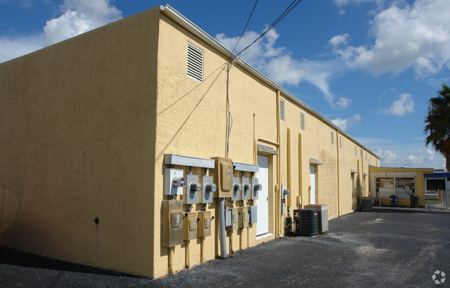 More Photos Of 12635-12647 US Highway 19, Hudson Storefront Retail Office For Lease
