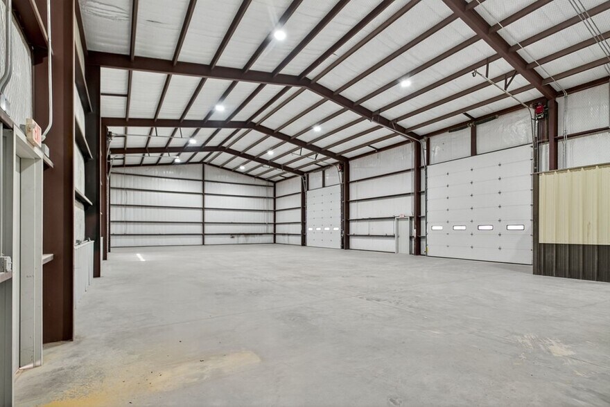 More Photos Of 16751 W Basin St, Odessa Warehouse For Lease