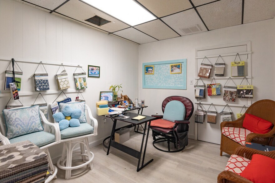 More Photos Of 2150 Collier Ave, Fort Myers Storefront Retail Office For Lease