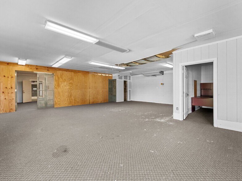 More Photos Of 15242 General Puller Hwy, Hardyville Freestanding For Sale