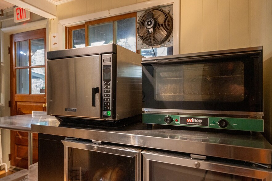 More Photos Of 53470 NY-30 Hwy, Roxbury Flex For Sale