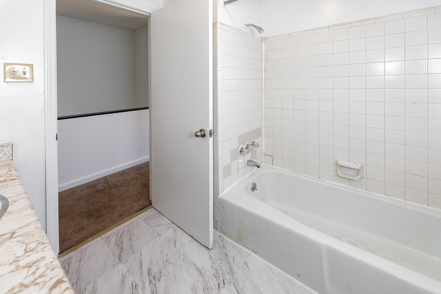 More Photos Of 2780 Raleigh-Lagrange Rd, Memphis Apartments For Sale