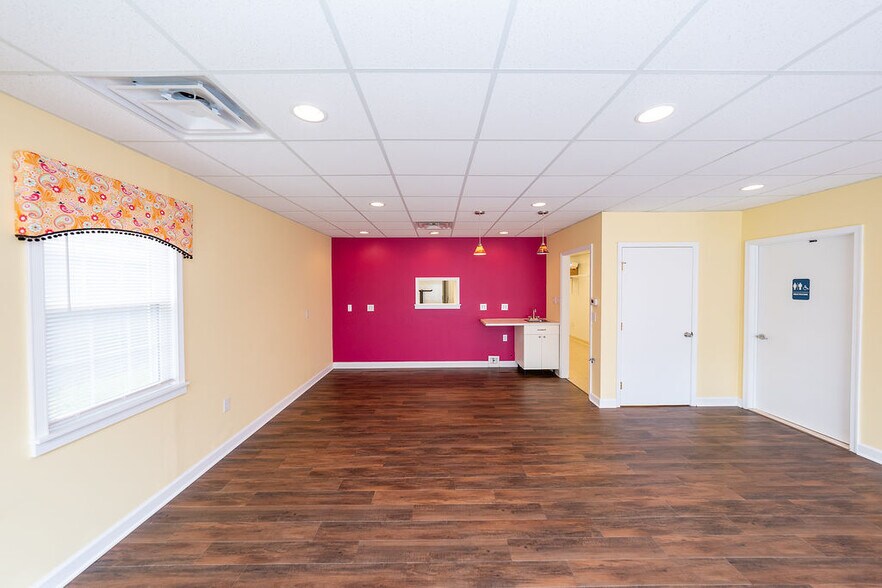 More Photos Of 101 Elm Ave, Louisa General Retail For Lease