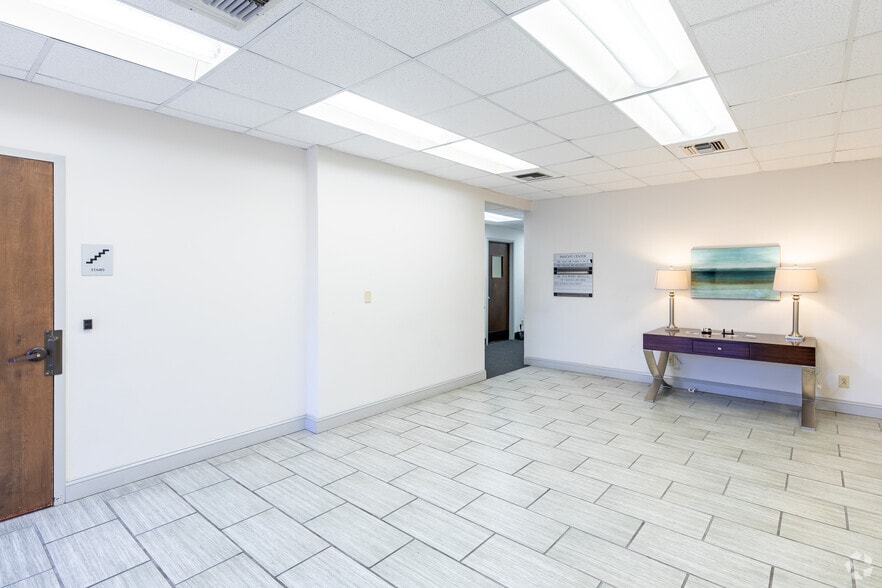 More Photos Of 301 Beacon Pky W, Birmingham Office For Lease