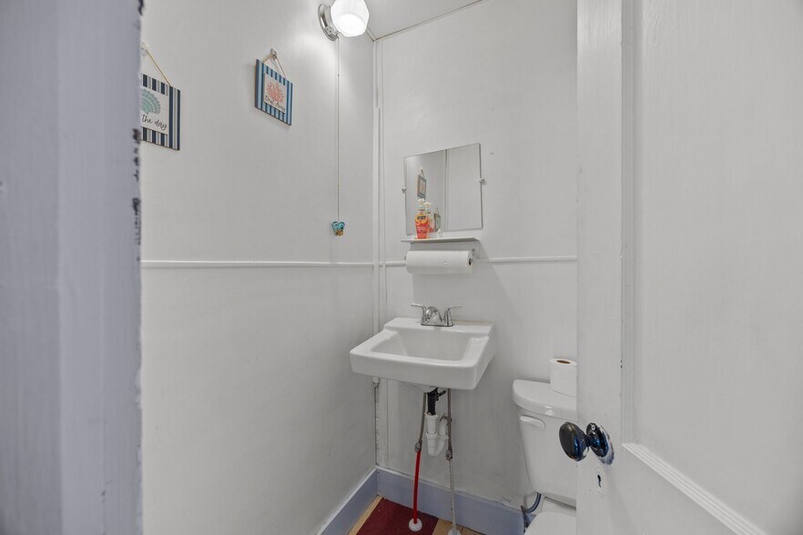 More Photos Of 1108 S Salisbury, Spencer Freestanding For Sale