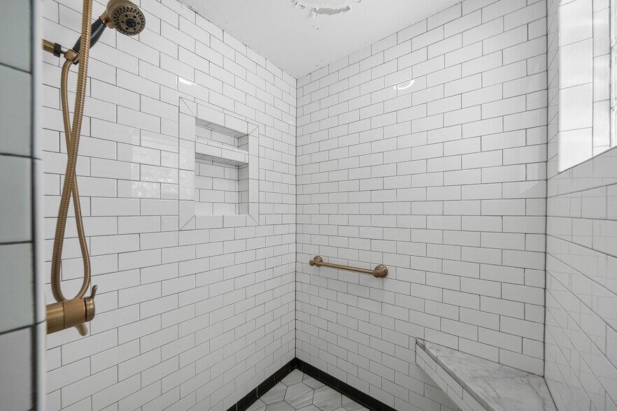 More Photos Of 741 Park Ave, Hot Springs Hotel For Sale