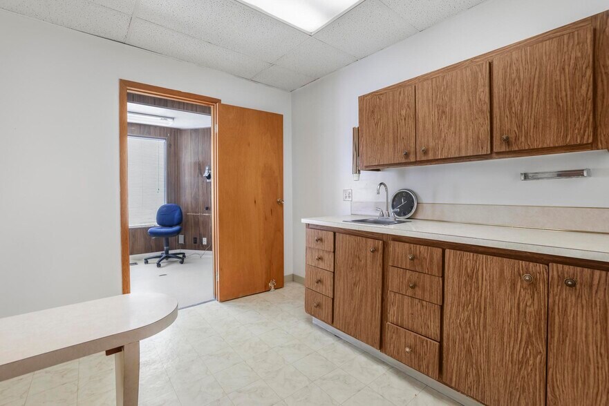 More Photos Of 507 Main Ave W, Twin Falls Flex For Sale