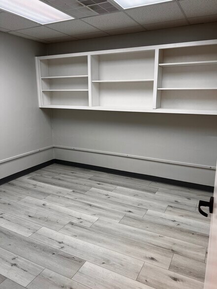 More Photos Of 1401 Applewood Dr, Dalton Medical For Lease
