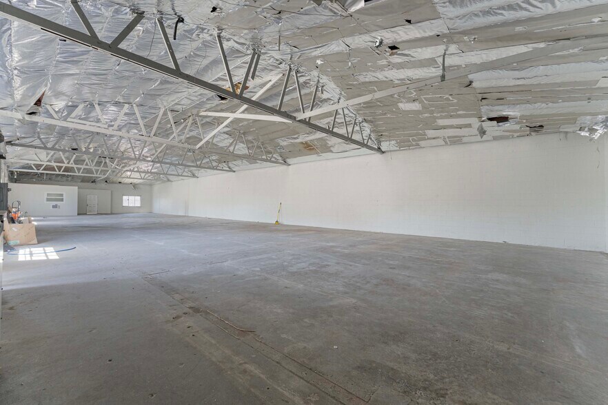 More Photos Of 15626 S Main St, Gardena Warehouse For Lease