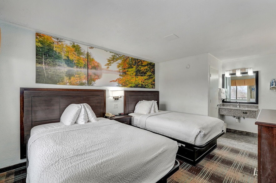 More Photos Of 3114 N Kentwood Ave, Springfield Hotel For Sale