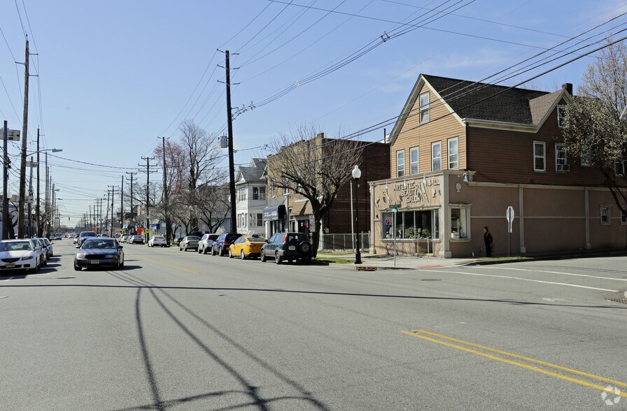 More Photos Of 245-247 Lakeview Ave, Clifton Apartments For Lease