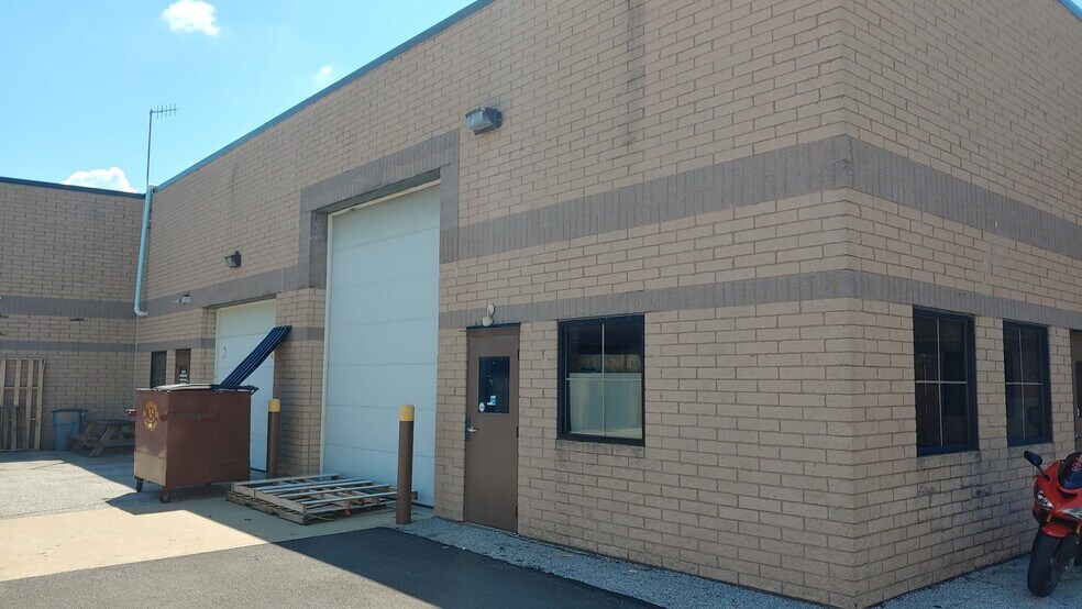 More Photos Of 35160 Topps Industrial Pky, Willoughby Flex For Lease