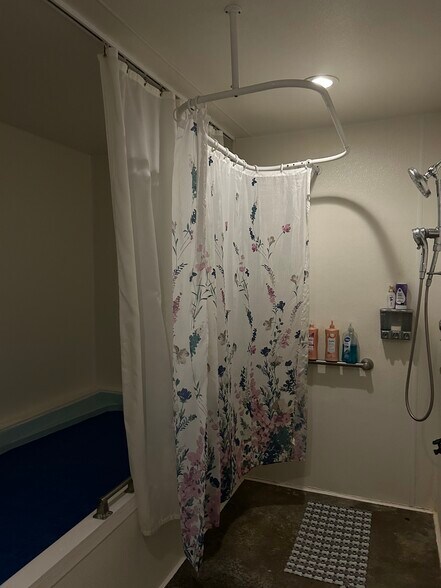 More Photos Of 1011 Market St, Hermann General Retail For Sale