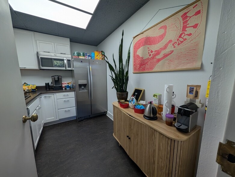 More Photos Of 201 S Izard St, Little Rock Office For Sale
