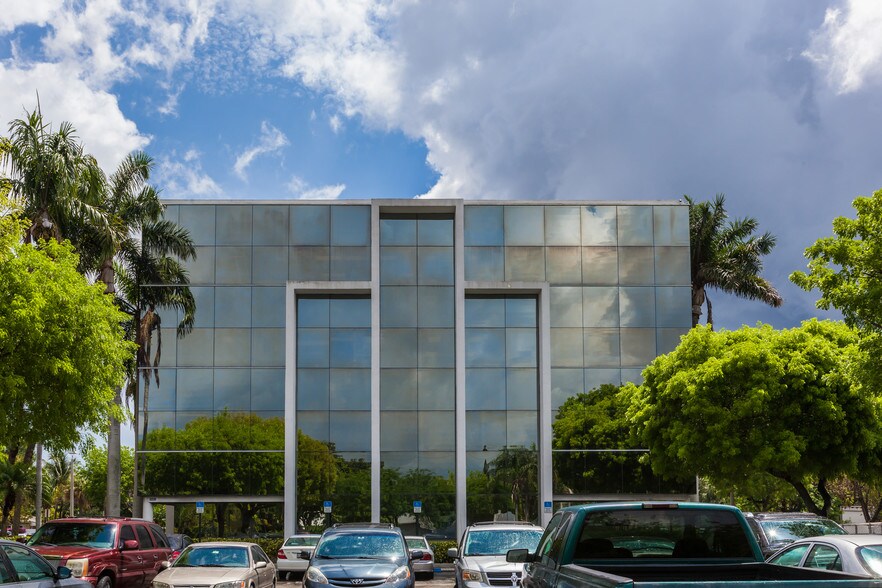 More Photos Of 16853-16855 NE 2nd Ave, North Miami Beach Office For Lease