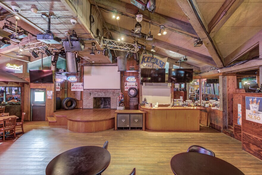 More Photos Of 2166 Highpoint Rd, Snellville Bar For Lease
