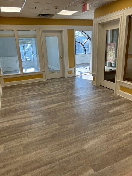 More Photos Of 1060 Osgood St, North Andover Storefront Retail Office For Lease