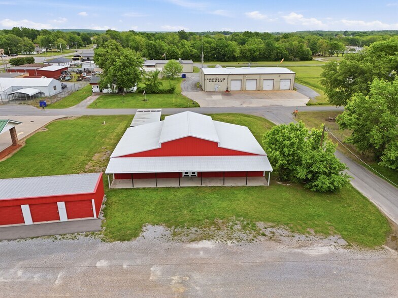 More Photos Of 113 S Wilder St, Chouteau General Retail For Sale