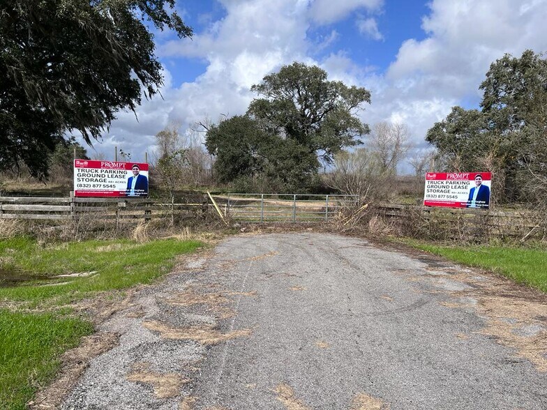 More Photos Of 0 Hwy 35, Angleton Land For Lease