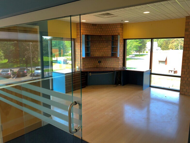 More Photos Of 4 Atrium Dr, Albany Office For Lease