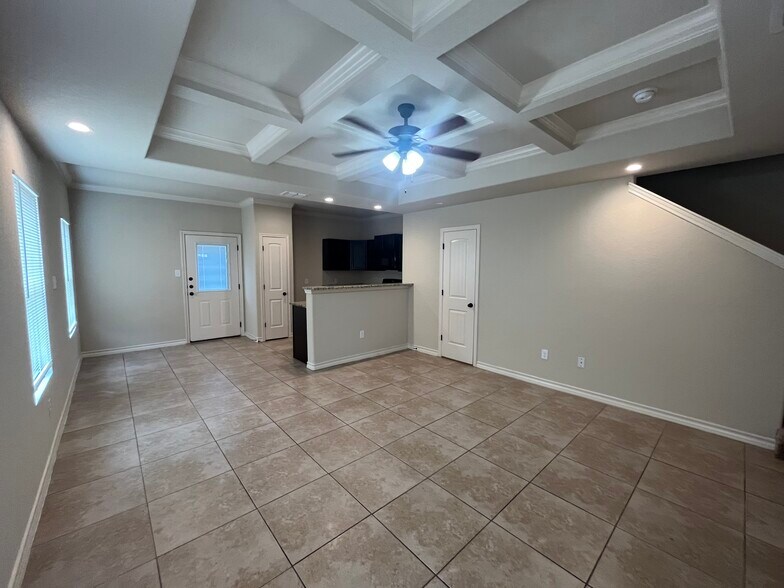 More Photos Of 7014 Donovan Way, San Antonio Apartments For Sale