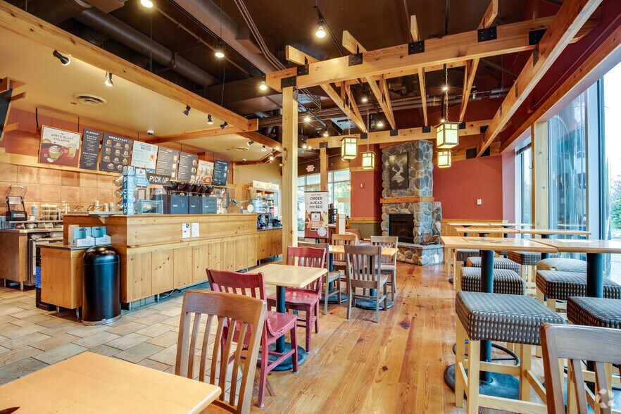 More Photos Of 8400 Normandale Lake Blvd, Bloomington Coworking Space