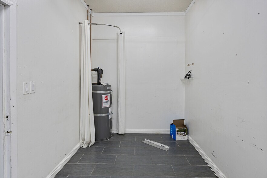 More Photos Of 13048-13052 Hawthorne Blvd, Hawthorne Storefront For Lease