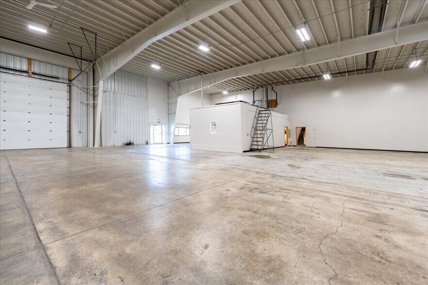 More Photos Of 2151 Van Horn Rd, Fairbanks Warehouse For Lease