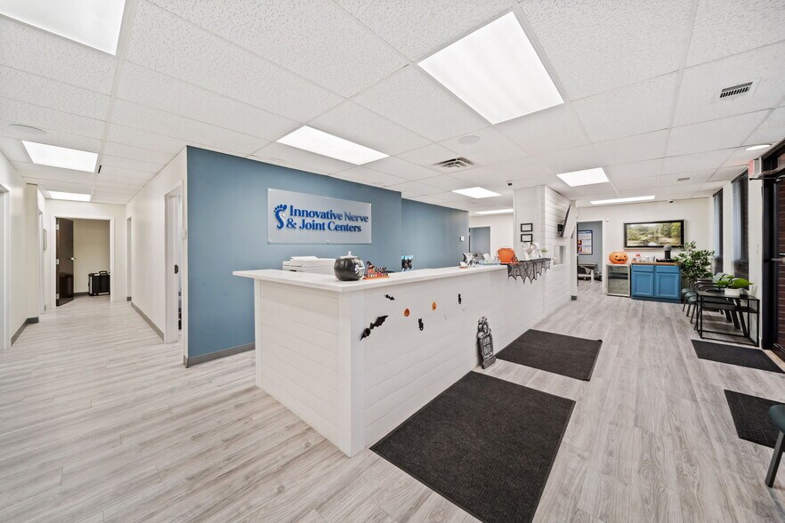 More Photos Of 1323 Butterfield Rd, Downers Grove Unknown For Lease