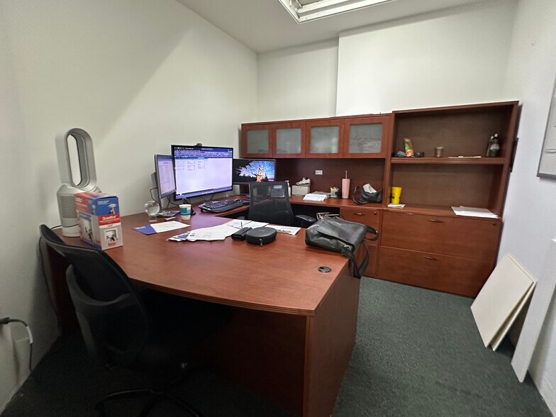 More Photos Of 2116 N Dixie Hwy, Hollywood Flex For Lease