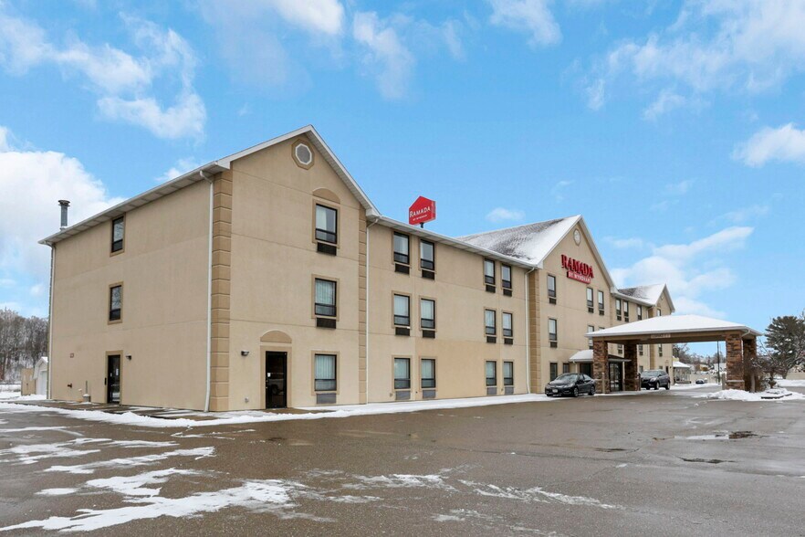 More Photos Of 509 S Wooster Ave, Strasburg Hotel For Sale