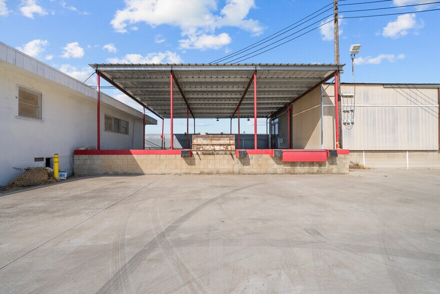 More Photos Of 550 Highway 46, Wasco Warehouse For Lease