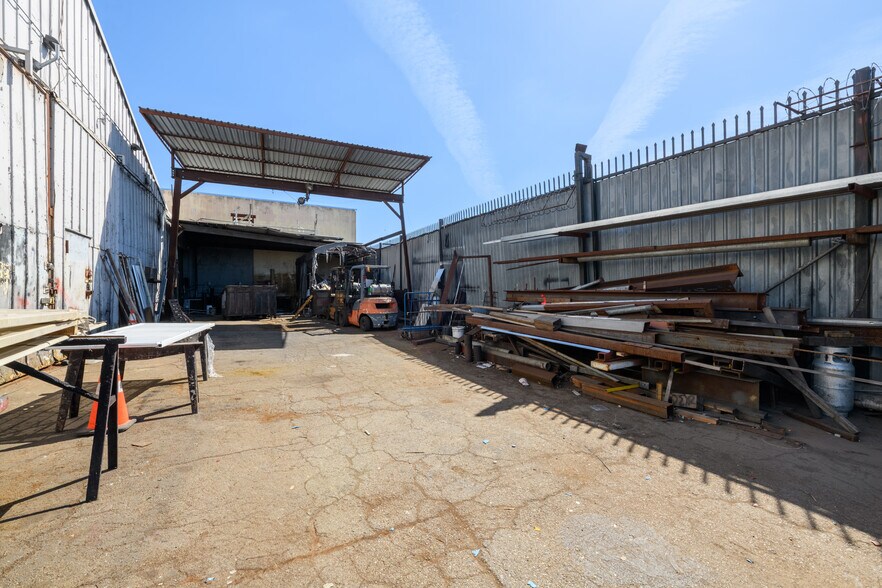 More Photos Of 1180 E 58th St, Los Angeles Manufacturing For Sale
