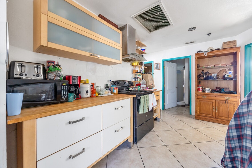 More Photos Of 150 S Monte Vista Ave, San Dimas Loft Creative Space For Sale