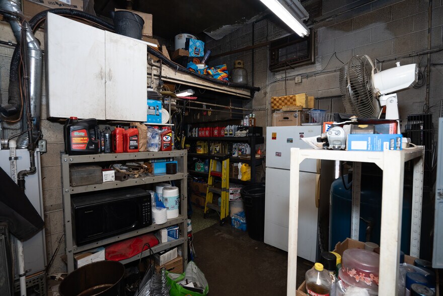 More Photos Of 16130 E Nine Mile Rd, Eastpointe Auto Repair For Sale