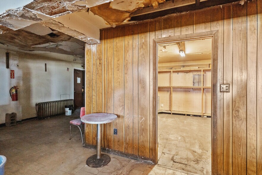 More Photos Of 1098 Duss Ave, Ambridge Restaurant For Sale