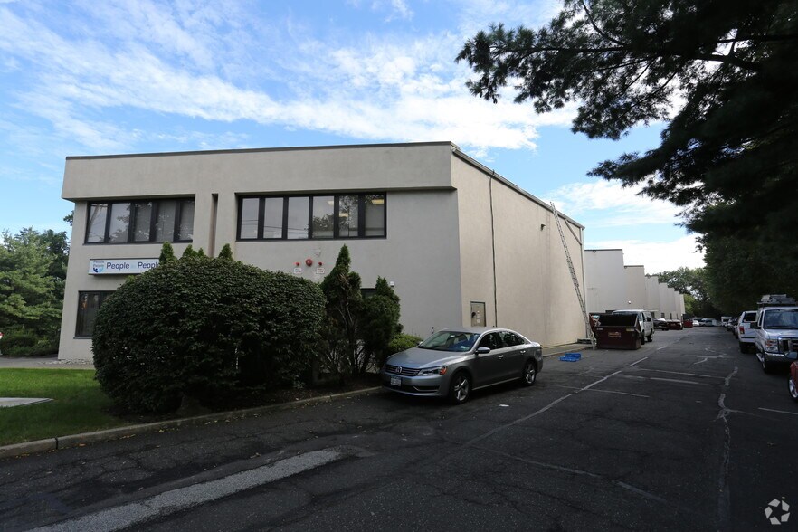 More Photos Of 121 West Nyack Rd, Nanuet Office For Lease