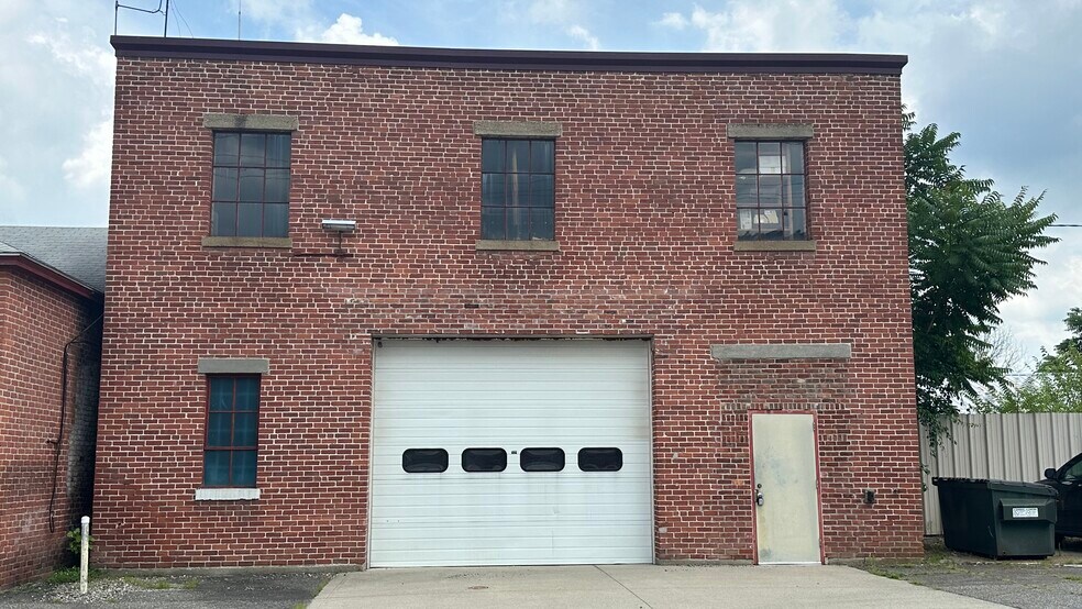 More Photos Of 2019 Bridge St, Three Rivers General Retail For Sale