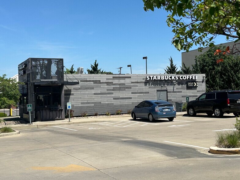 More Photos Of 10201 W 75th St, Overland Park Freestanding For Lease