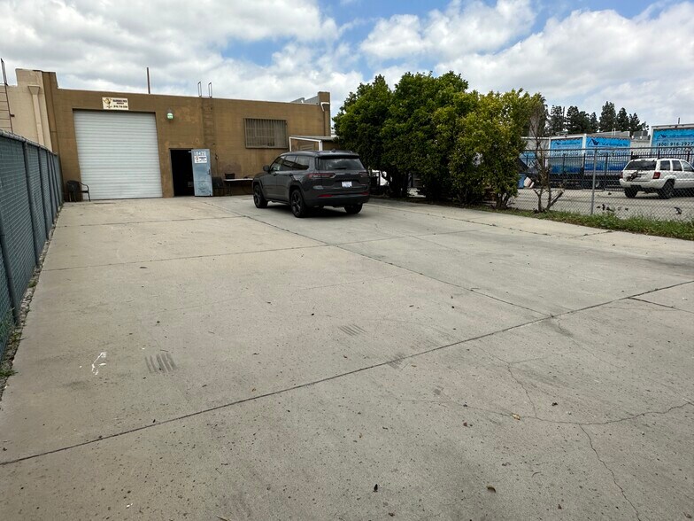 More Photos Of 19426 Londelius St, Northridge Warehouse For Sale