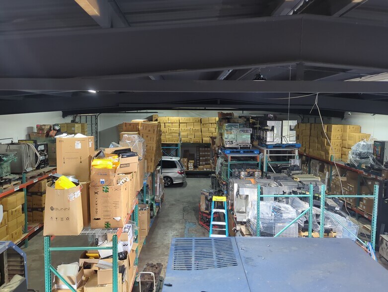 More Photos Of 513 Illinois St, South Houston Industrial For Sale