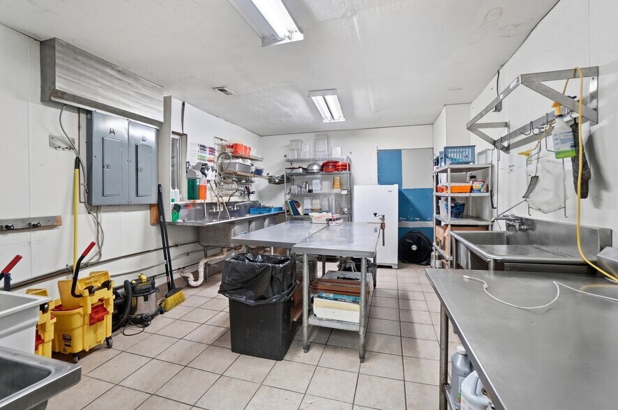 More Photos Of 15641 Oh-235, Belle Center Freestanding For Sale