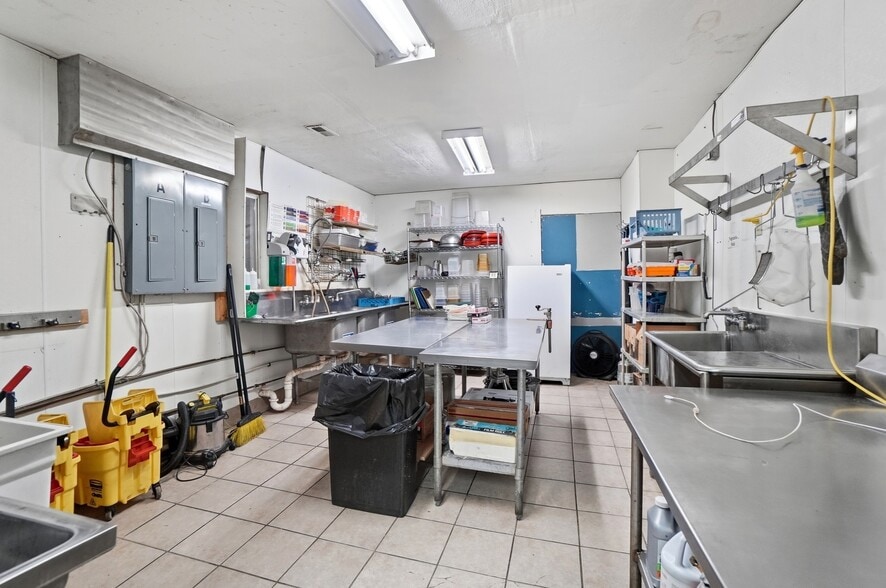 More Photos Of 15641 Oh-235, Belle Center Freestanding For Sale