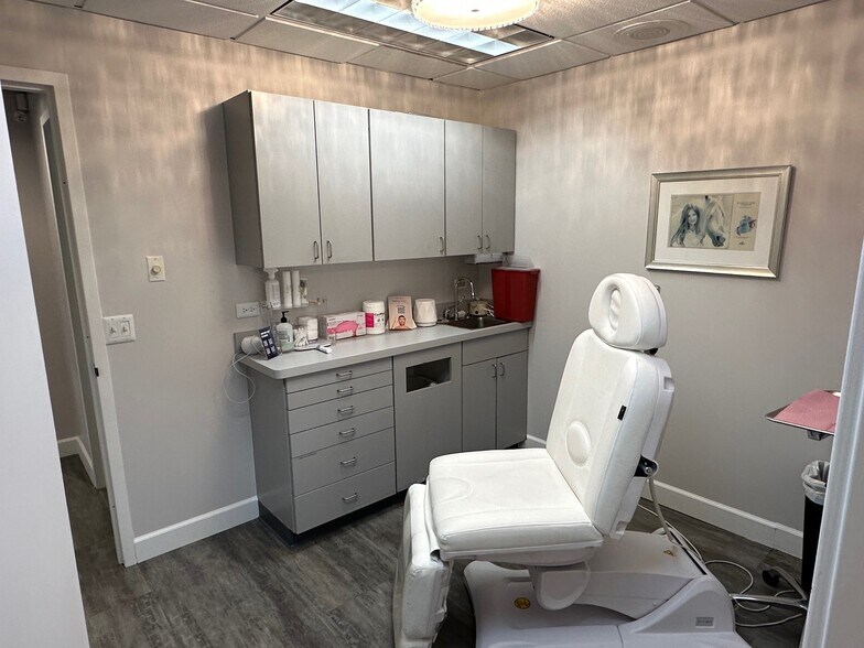 More Photos Of 148 East Ave, Norwalk Medical For Sale